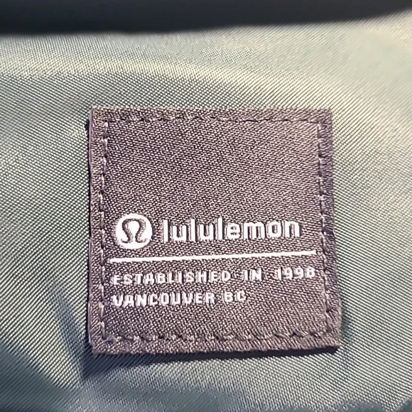 Lululemon All Day Essentials Belt Bag, 2.5L, Forrest green - Picture 3 of 10